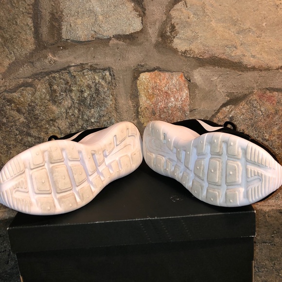 ❌❌SOLD❌❌Women’s Nike Comfortable Sneakers - Picture 4 of 7